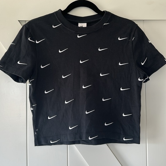 Embroidered Nike Swish with all over logo cropped T-shirt - Picture 5 of 8
